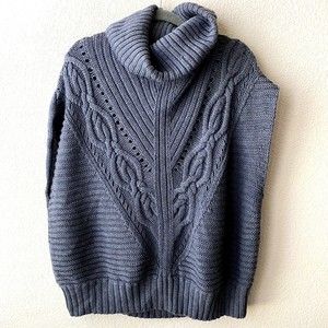 Trina Turk Womens Sweater Size Small Cown Neck Pullover 100% Merino Wool Gray